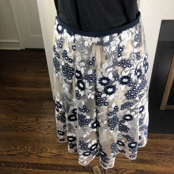 New Tahari Skirt - Picture 2 of 3